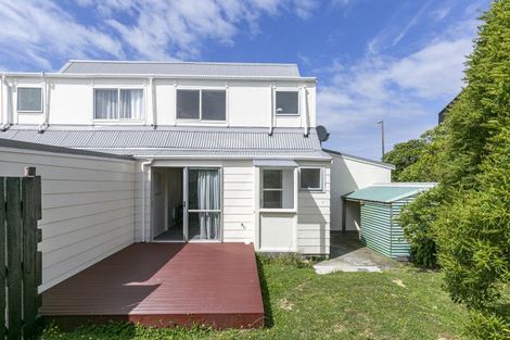 Photo of property in 5a Sunhaven Drive, Newlands, Wellington, 6037