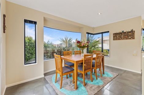 Photo of property in 5 Hanly Close, West Harbour, Auckland, 0618