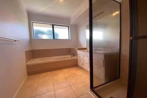 Photo of property in 168 Chelsea View Drive, Chatswood, Auckland, 0626