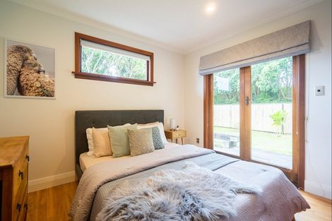 Photo of property in 16 Walton Avenue, Waikanae, 5036