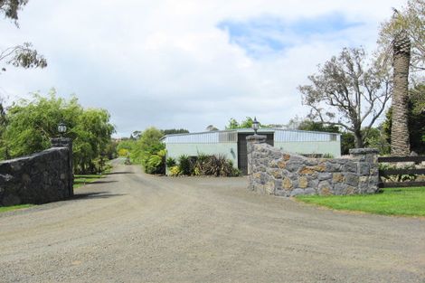 Photo of property in 210 Boord Crescent, Kumeu, 0891