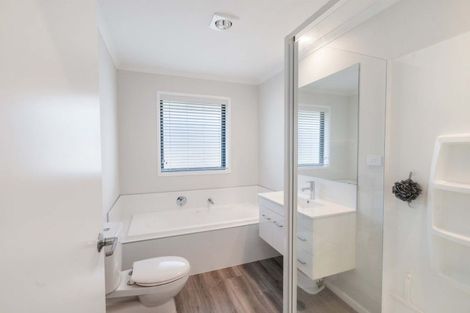 Photo of property in 40 Hills View Drive, Papamoa, 3118