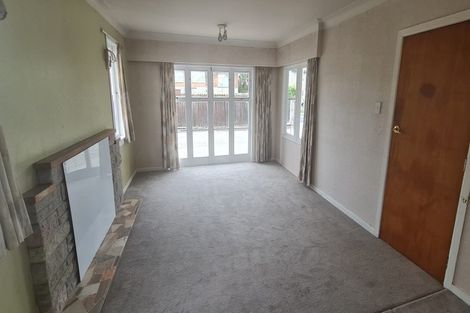 Photo of property in 6 Kingdale Road, Henderson, Auckland, 0610