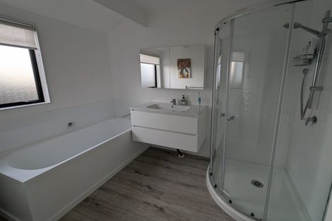 Photo of property in 10 Woodview Rise, Botany Downs, Auckland, 2010