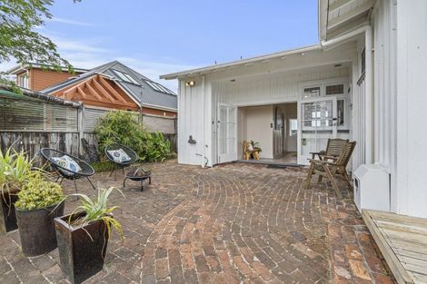 Photo of property in 50 Bayly Road, Blagdon, New Plymouth, 4310