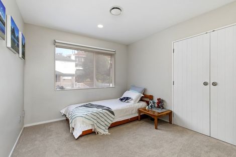 Photo of property in 30c Schnapper Rock Road, Schnapper Rock, Auckland, 0632