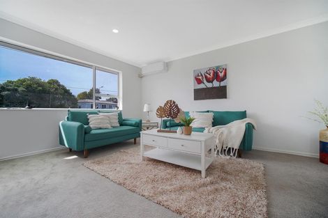 Photo of property in 2/10 Woodvale Road, Glen Eden, Auckland, 0602