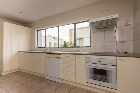 Photo of property in Krisley Court, 15/6 Ambrico Place, New Lynn, Auckland, 0600