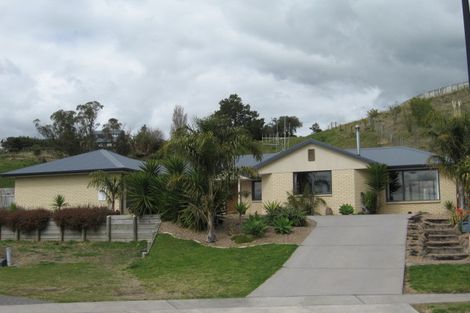 Photo of property in 14 Peregrine Place, Welcome Bay, Tauranga, 3112