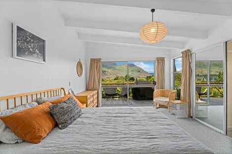 Photo of property in 50 Beacon Point Road, Wanaka, 9305
