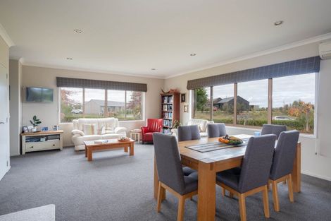 Photo of property in 63 Loch Views Road, Acacia Bay, Taupo, 3385