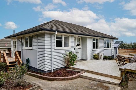 Photo of property in 15 Penguin Grove, Waitangirua, Porirua, 5024