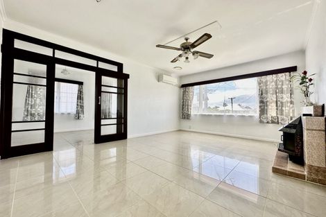 Photo of property in 15 Seddon Avenue, Papatoetoe, Auckland, 2104