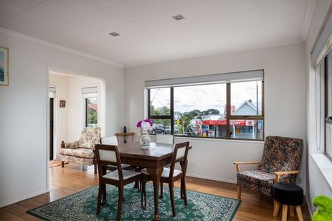 Photo of property in 345 Devon Street West, New Plymouth, 4310