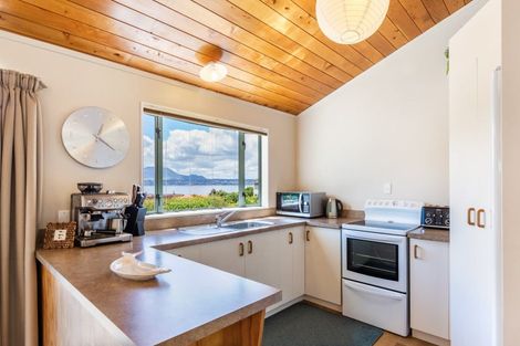 Photo of property in 7 Te Urunga Place, Acacia Bay, Taupo, 3330