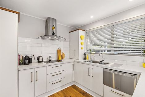 Photo of property in 1/57 Sunset Road, Totara Vale, Auckland, 0629