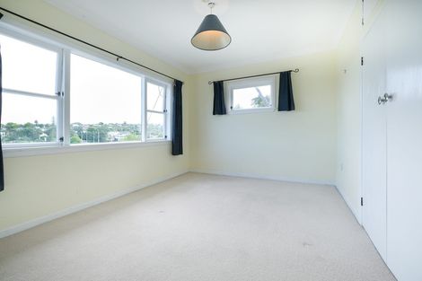 Photo of property in 2/17 Woodlands Crescent, Browns Bay, Auckland, 0630
