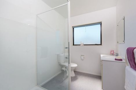 Photo of property in 9/44 Fields Parade, Oteha, Auckland, 0632