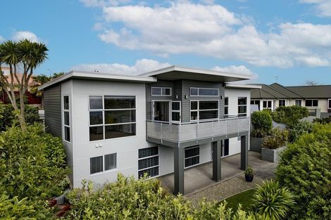 Photo of property in 12 Millennium Hill, Paraparaumu, 5032