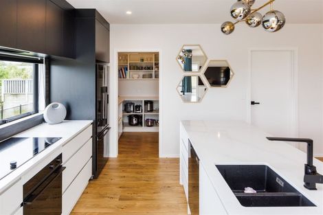 Photo of property in 18 Silkwood Place, Fitzherbert, Palmerston North, 4410