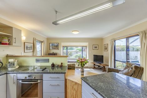 Photo of property in 9 Jervois Road, Jervoistown, Napier, 4112