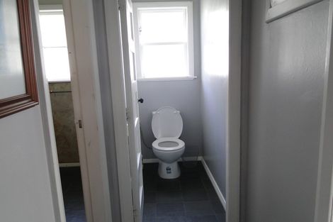 Photo of property in 9 Waiohua Road, Greenlane, Auckland, 1061