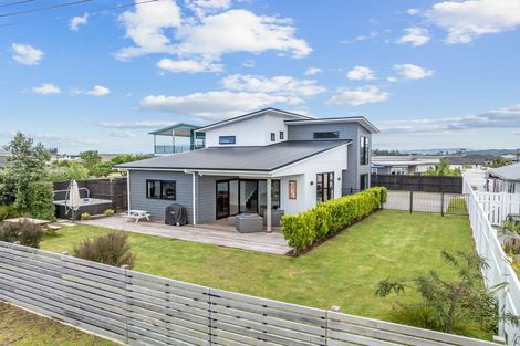 Photo of property in 15 Puroto Place, One Tree Point, 0118