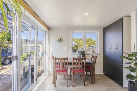 Photo of property in 17 Watts Street, Waipawa, 4210