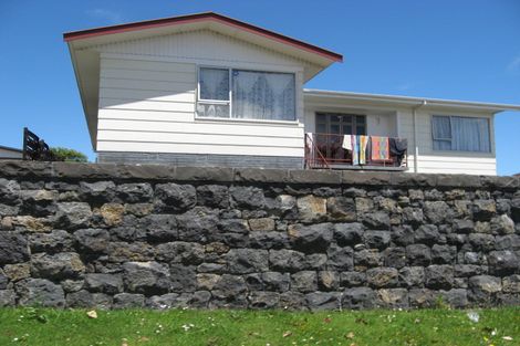 Photo of property in 51 Staverton Crescent, Mangere, Auckland, 2022