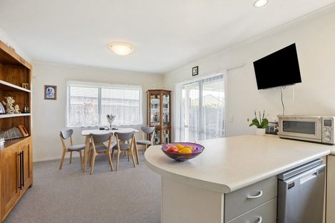 Photo of property in 85 Guildford Drive, Paraparaumu, 5032