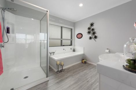 Photo of property in 10a Sunstone Crescent, Brown Owl, Upper Hutt, 5018