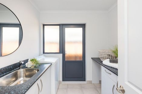 Photo of property in 30 Grand Oaks Drive, Awapuni, Palmerston North, 4412