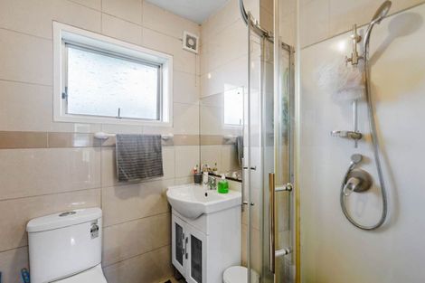 Photo of property in 2/79 Archers Road, Hillcrest, Auckland, 0629