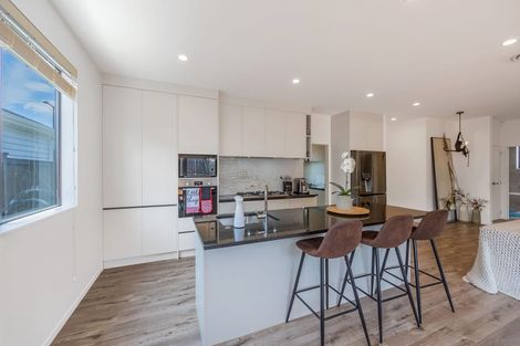 Photo of property in 7 Ropere Street, Kumeu, 0810