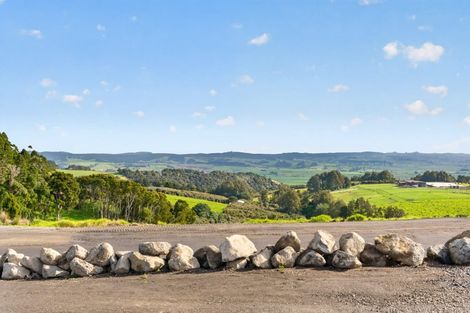 Photo of property in 511 Kiwitahi Road, Helensville, 0875