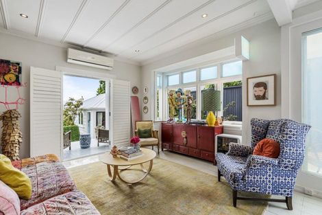 Photo of property in 5 Turnbull Road, Narrow Neck, Auckland, 0624