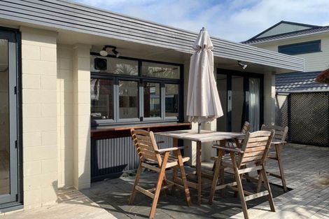 Photo of property in 33 The Crest, Sunnyhills, Auckland, 2010