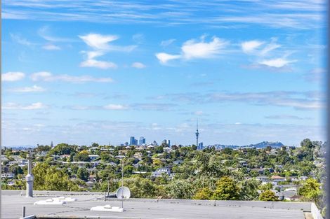 Photo of property in 107 Coronation Road, Hillcrest, Auckland, 0627