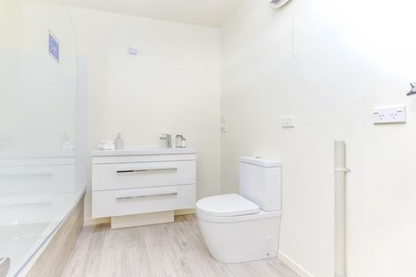 Photo of property in Pirie Street Townhouses, 2/35 Pirie Street, Mount Victoria, Wellington, 6011