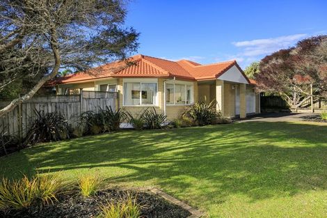 Photo of property in 53 Bluebird Crescent, Unsworth Heights, Auckland, 0632