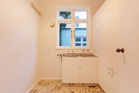 Photo of property in 8 Park Street, Thorndon, Wellington, 6011