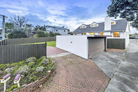 Photo of property in 1/25 Grande Vue Road, Hillpark, Auckland, 2102