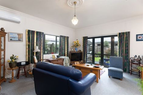 Photo of property in 1 Oak View Place, Greytown, 5712