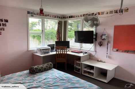 Photo of property in 15 Kiernan Place, Kelston, Auckland, 0602