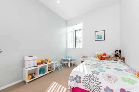 Photo of property in 2/12 Herons Way, Northcote, Auckland, 0627