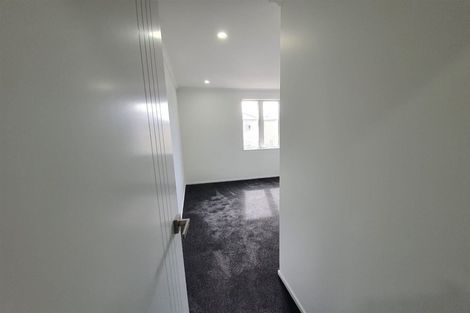 Photo of property in 11 Warbler Crescent, Papakura, 2110