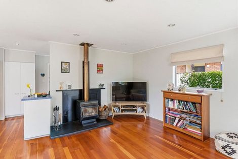 Photo of property in 17 Walton Road, Paraparaumu Beach, Paraparaumu, 5032