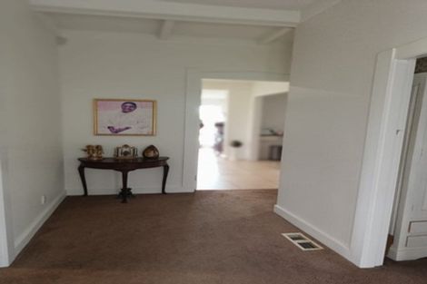 Photo of property in 105 Archibald Road, Kelston, Auckland, 0602