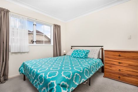 Photo of property in 2/10 Grande Vue Road, Hillpark, Auckland, 2102