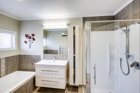 Photo of property in 42 Balliol Avenue, Pirimai, Napier, 4112